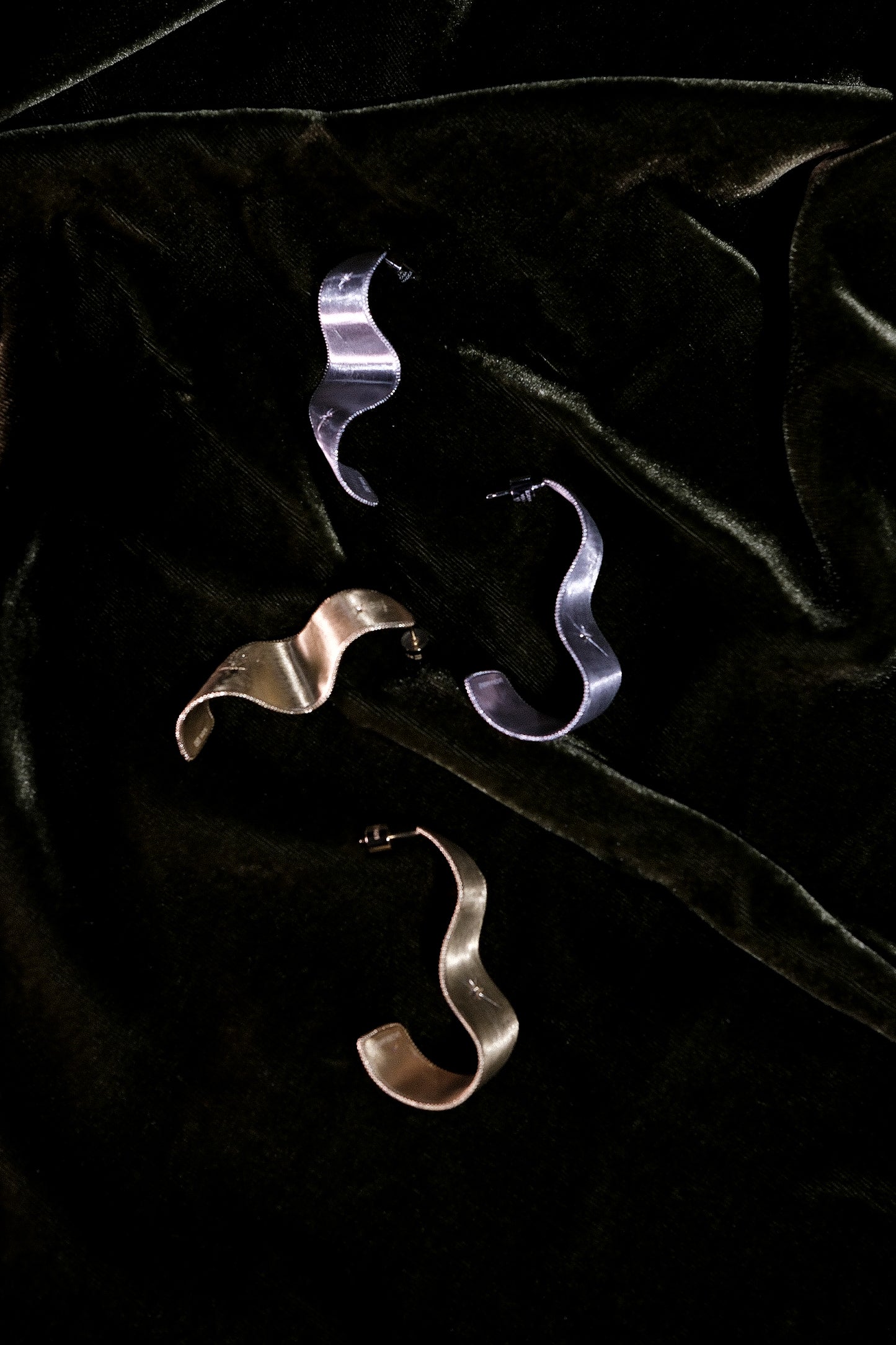 THE BRUSHED DIAMOND STUD EARRINGS