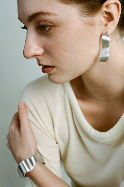 THE BRUSHED DIAMOND STUD EARRINGS