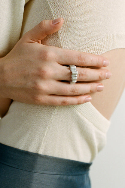 THE BRUSHED BUD RING