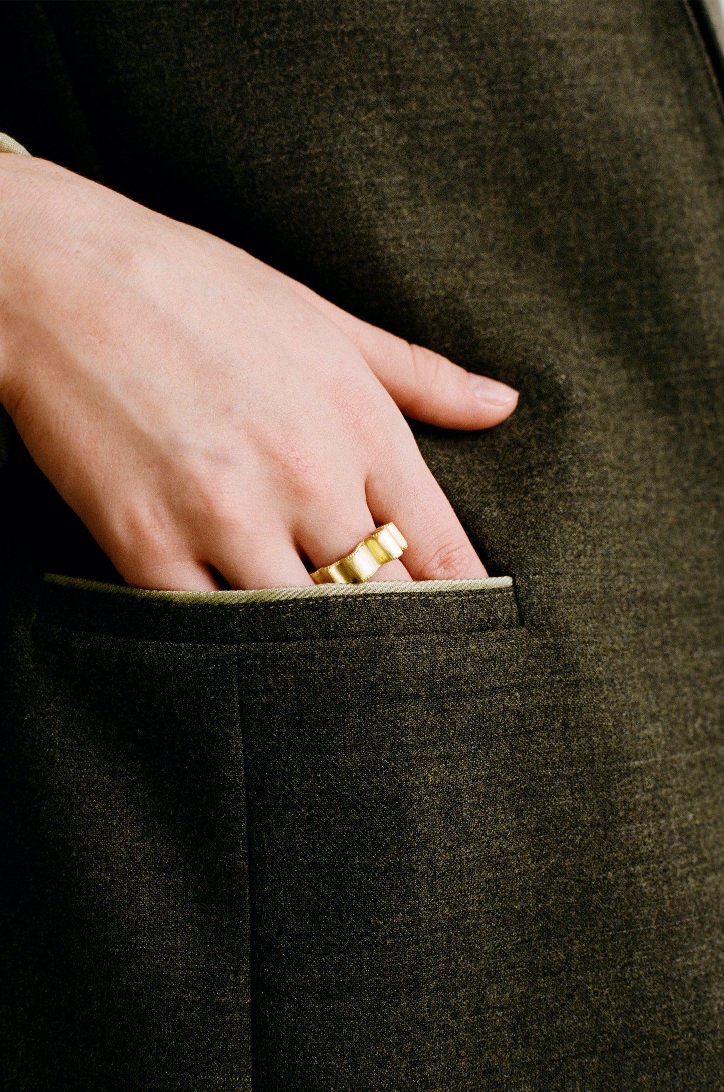 THE BRUSHED BUD RING