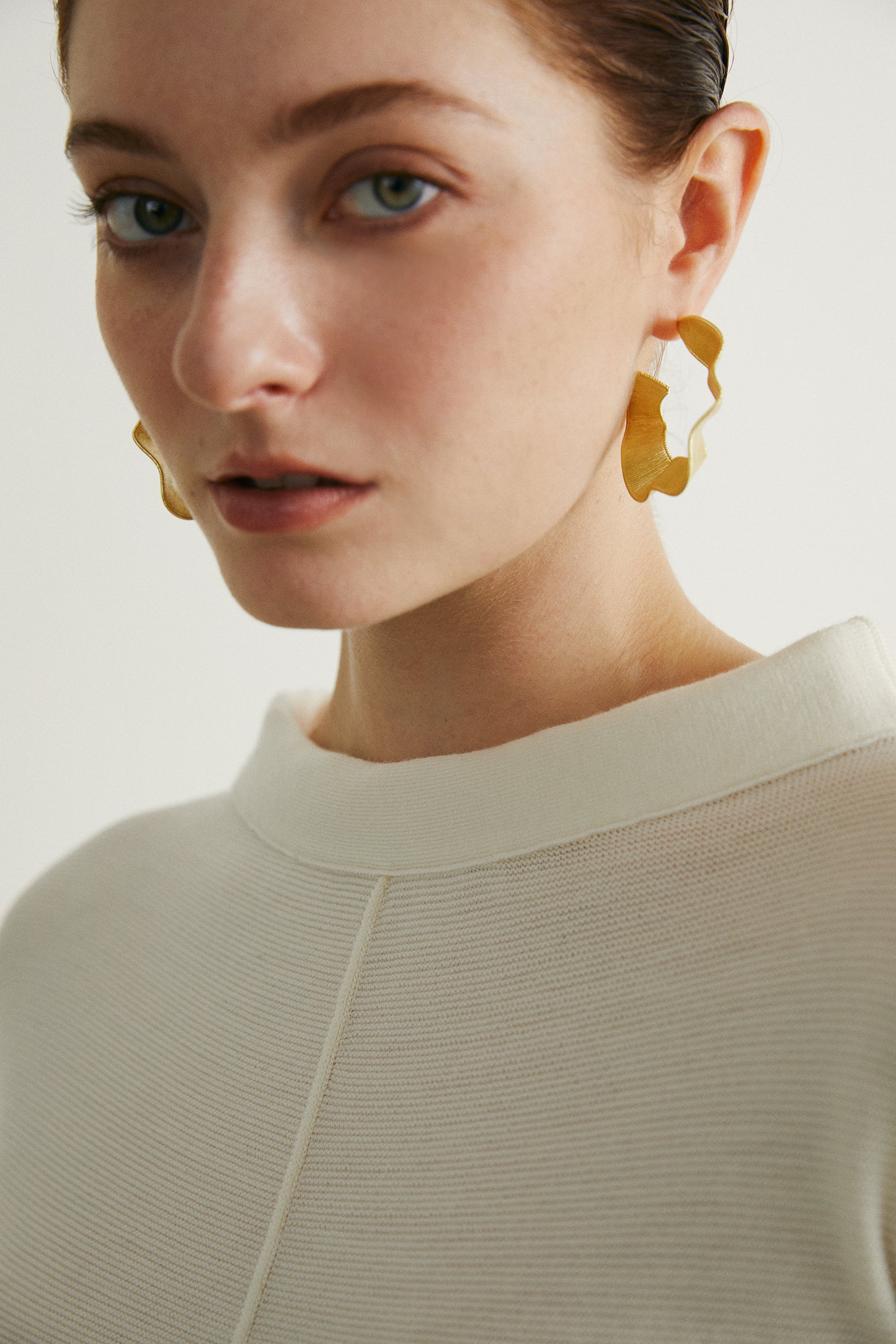 THE FLOWER STUD EARRINGS