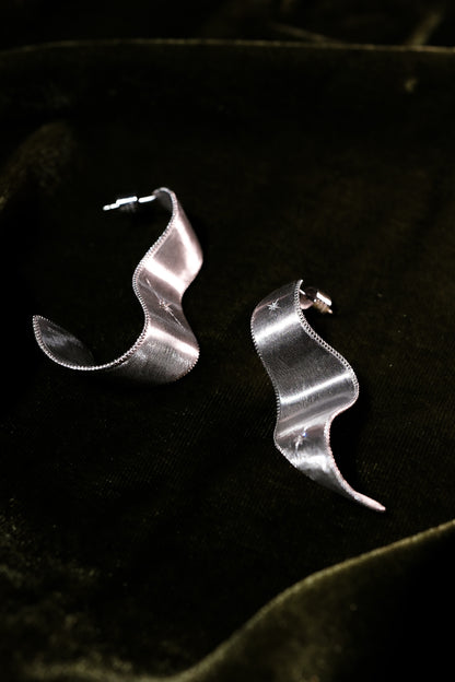 THE BRUSHED DIAMOND STUD EARRINGS