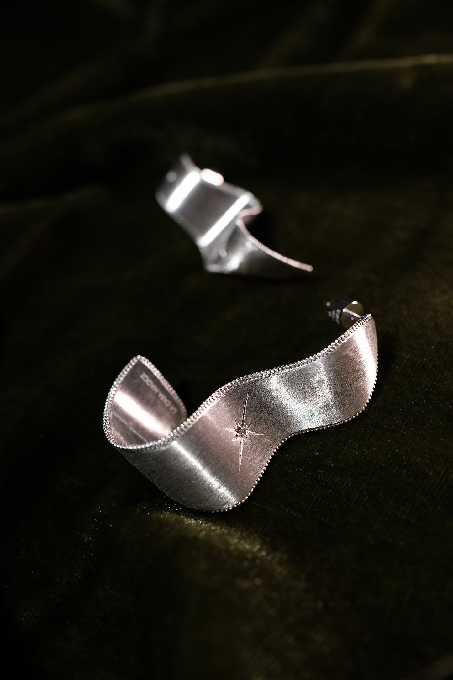 THE BRUSHED DIAMOND STUD EARRINGS