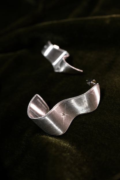 THE BRUSHED DIAMOND STUD EARRINGS