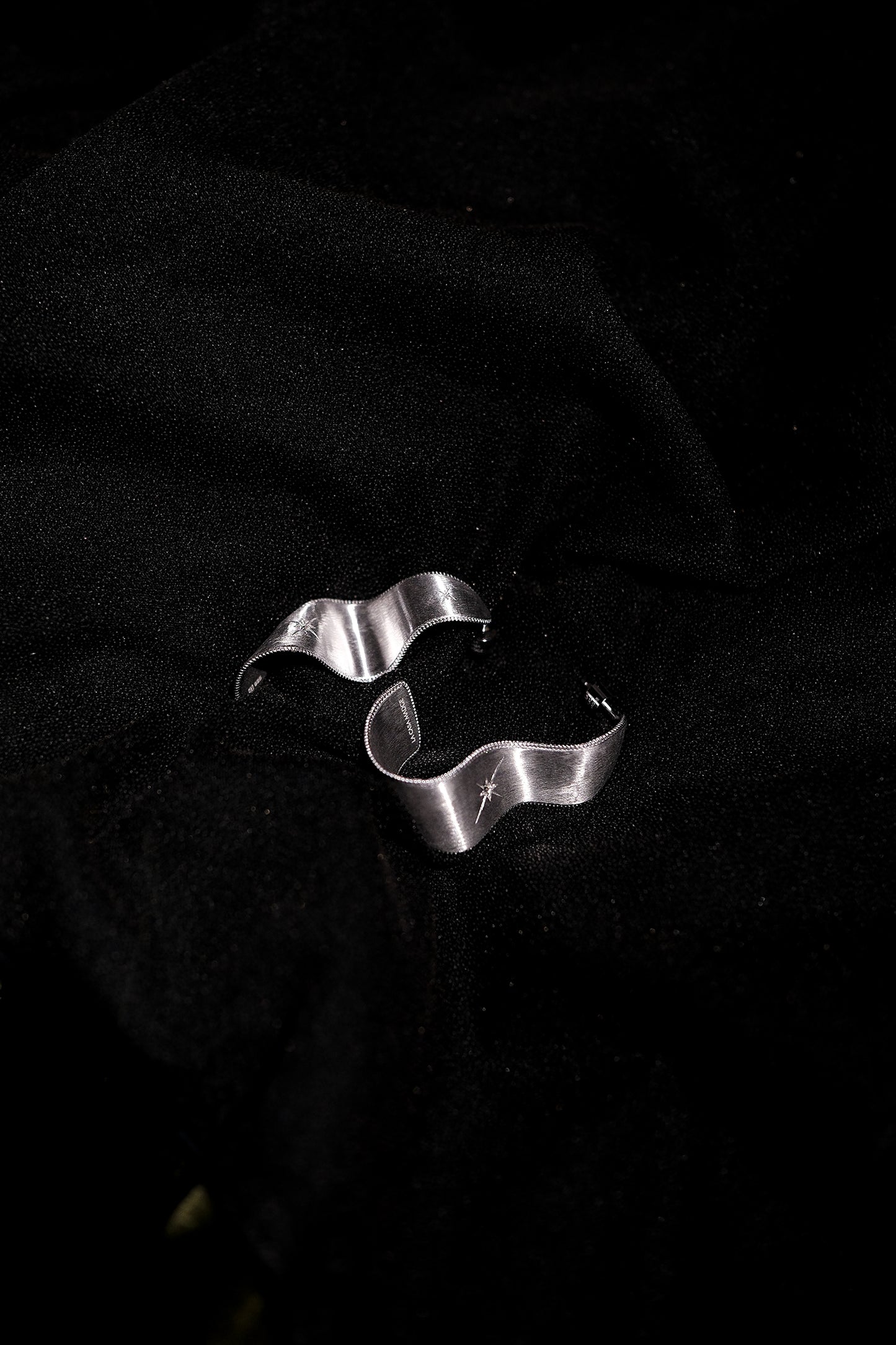 THE BRUSHED DIAMOND STUD EARRINGS