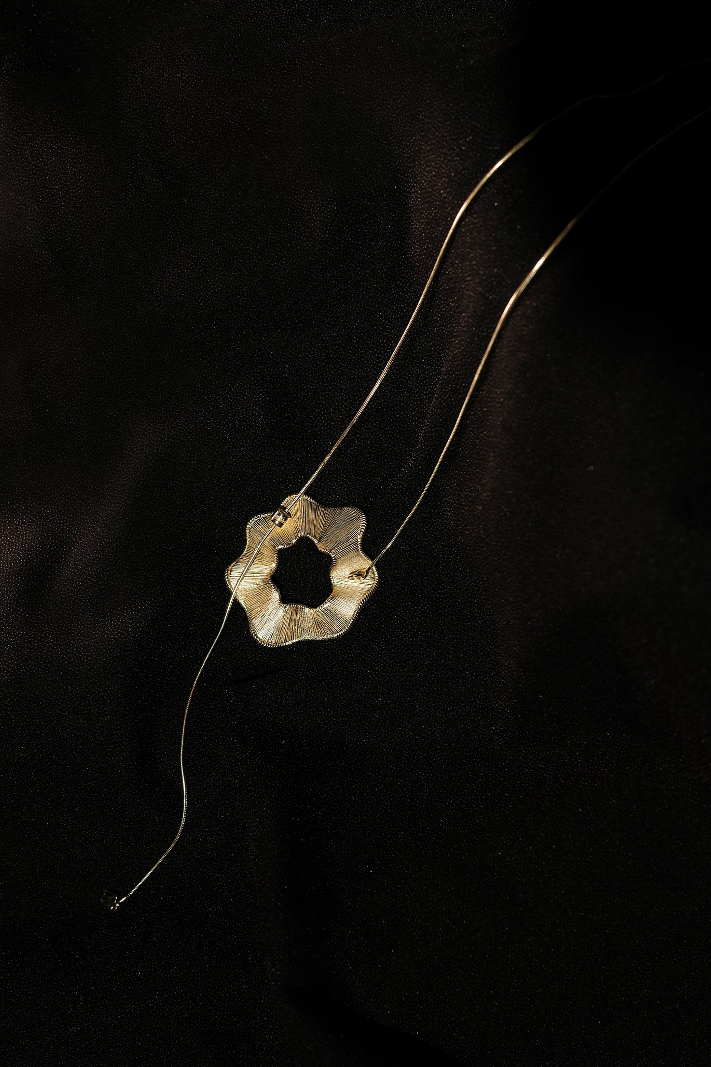 THE FLOWER NECKLACE
