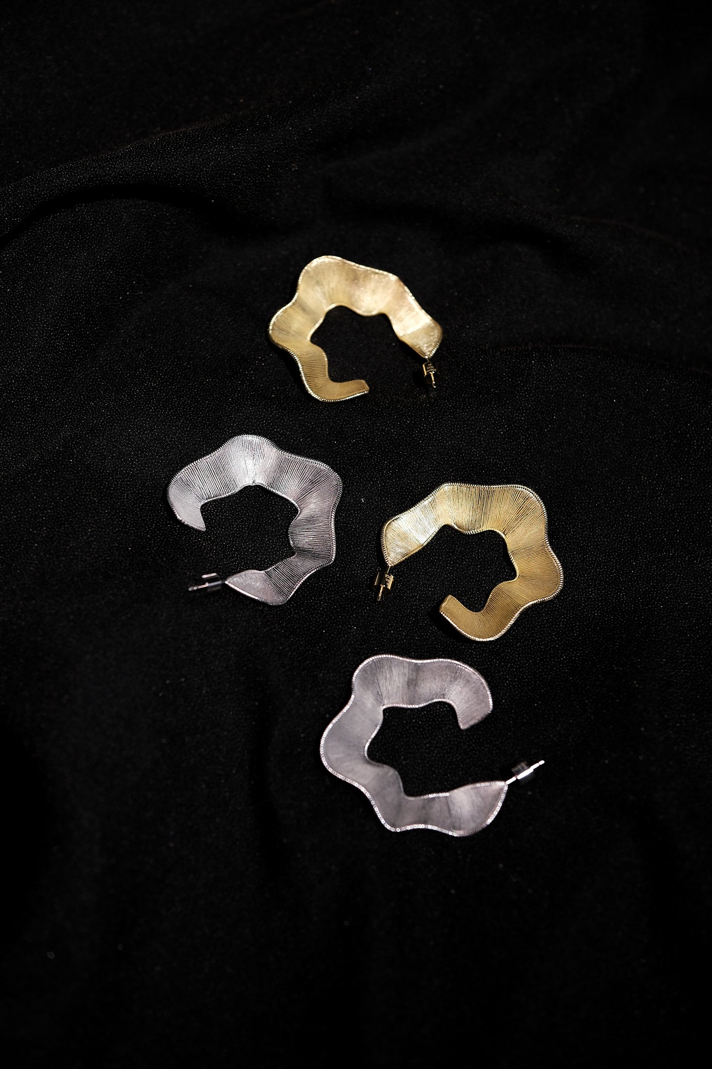 THE FLOWER STUD EARRINGS