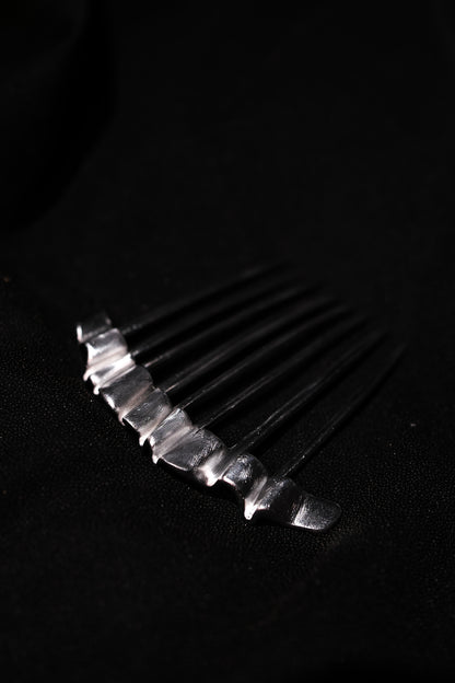 THE MULTI-TOOTH HAIRPIN