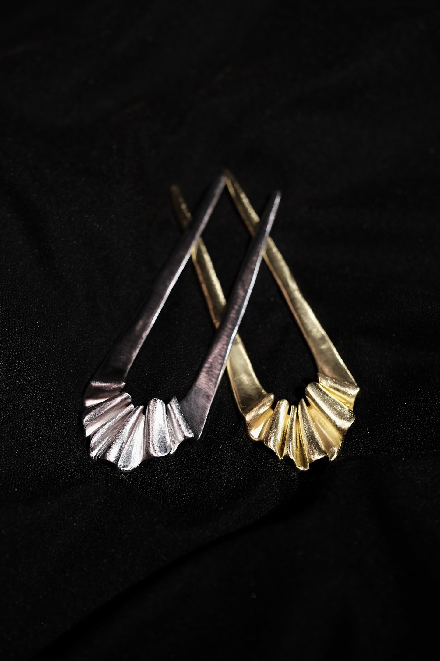 THE U-SHAPED HAIRPIN