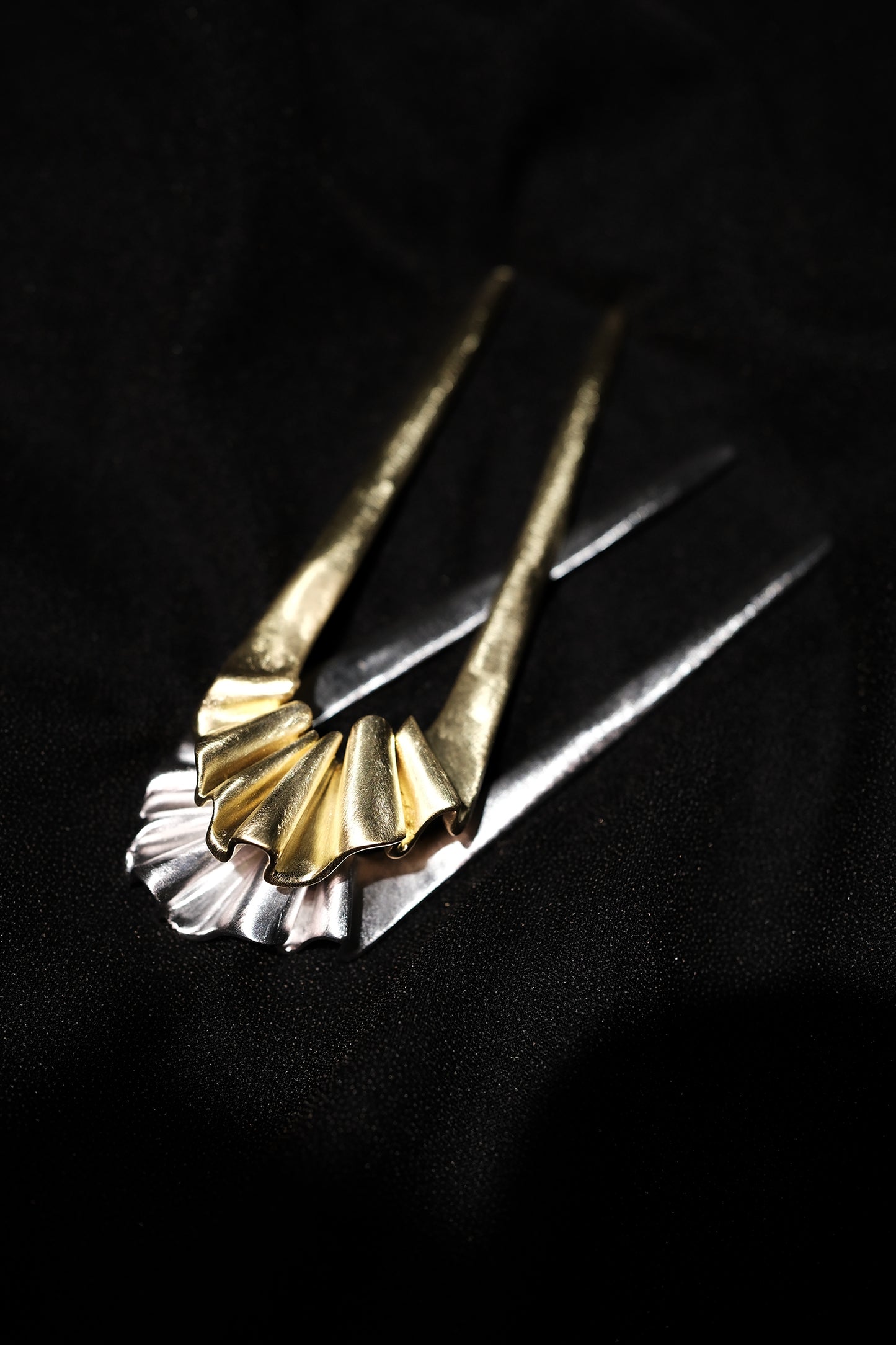 THE U-SHAPED HAIRPIN