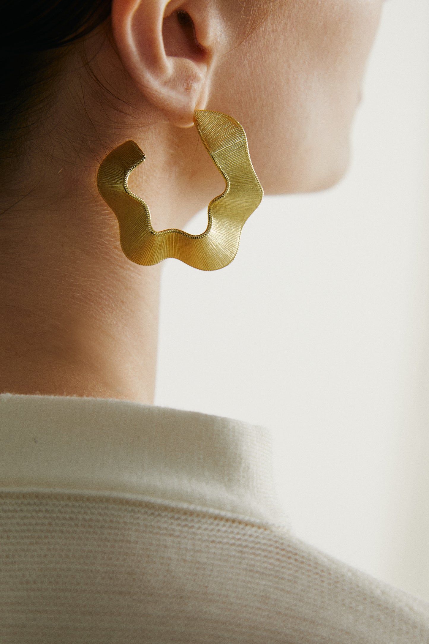 THE FLOWER STUD EARRINGS