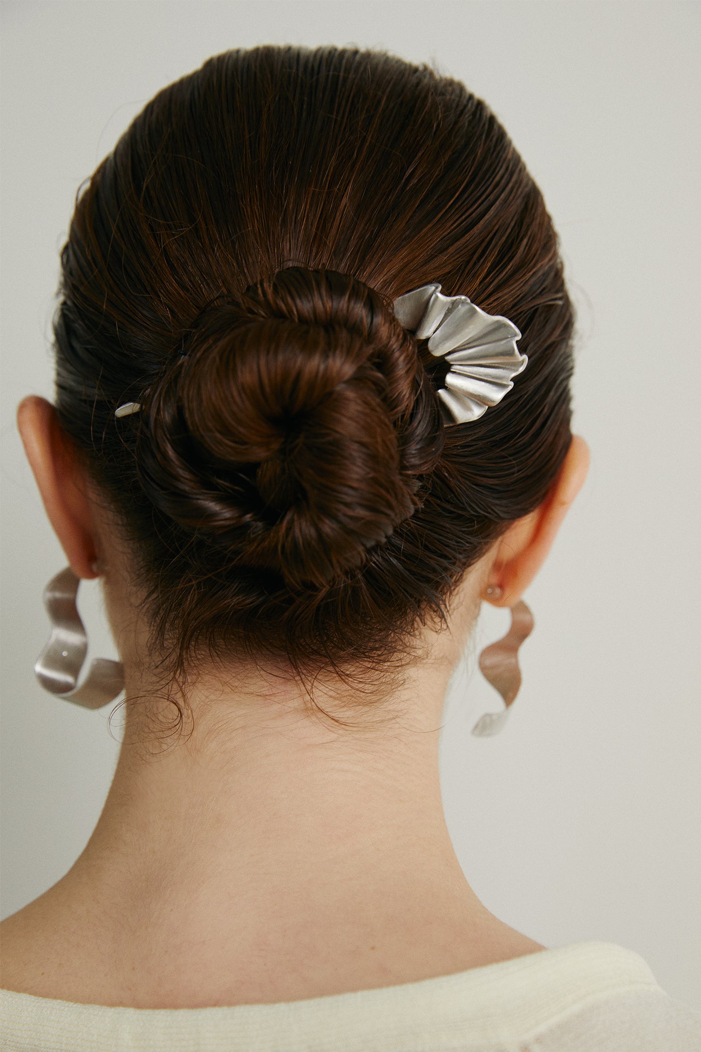 THE U-SHAPED HAIRPIN