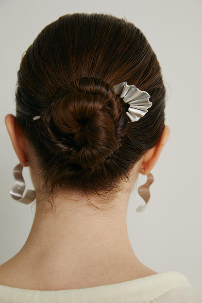 THE U-SHAPED HAIRPIN