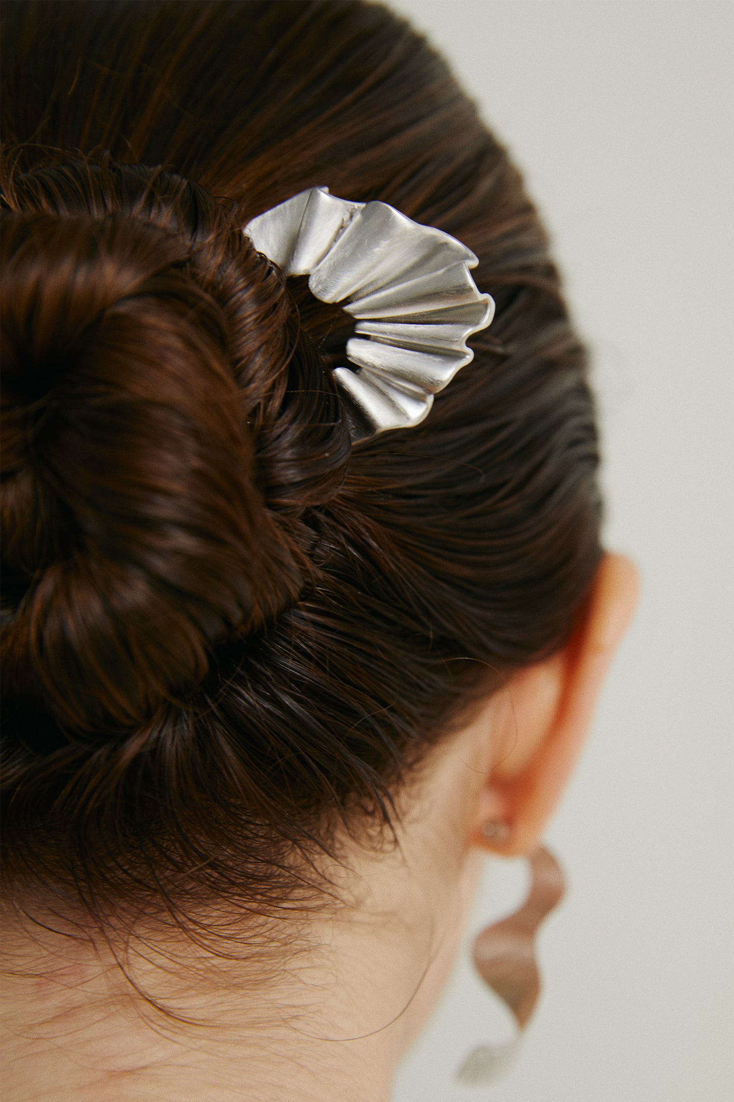 THE U-SHAPED HAIRPIN