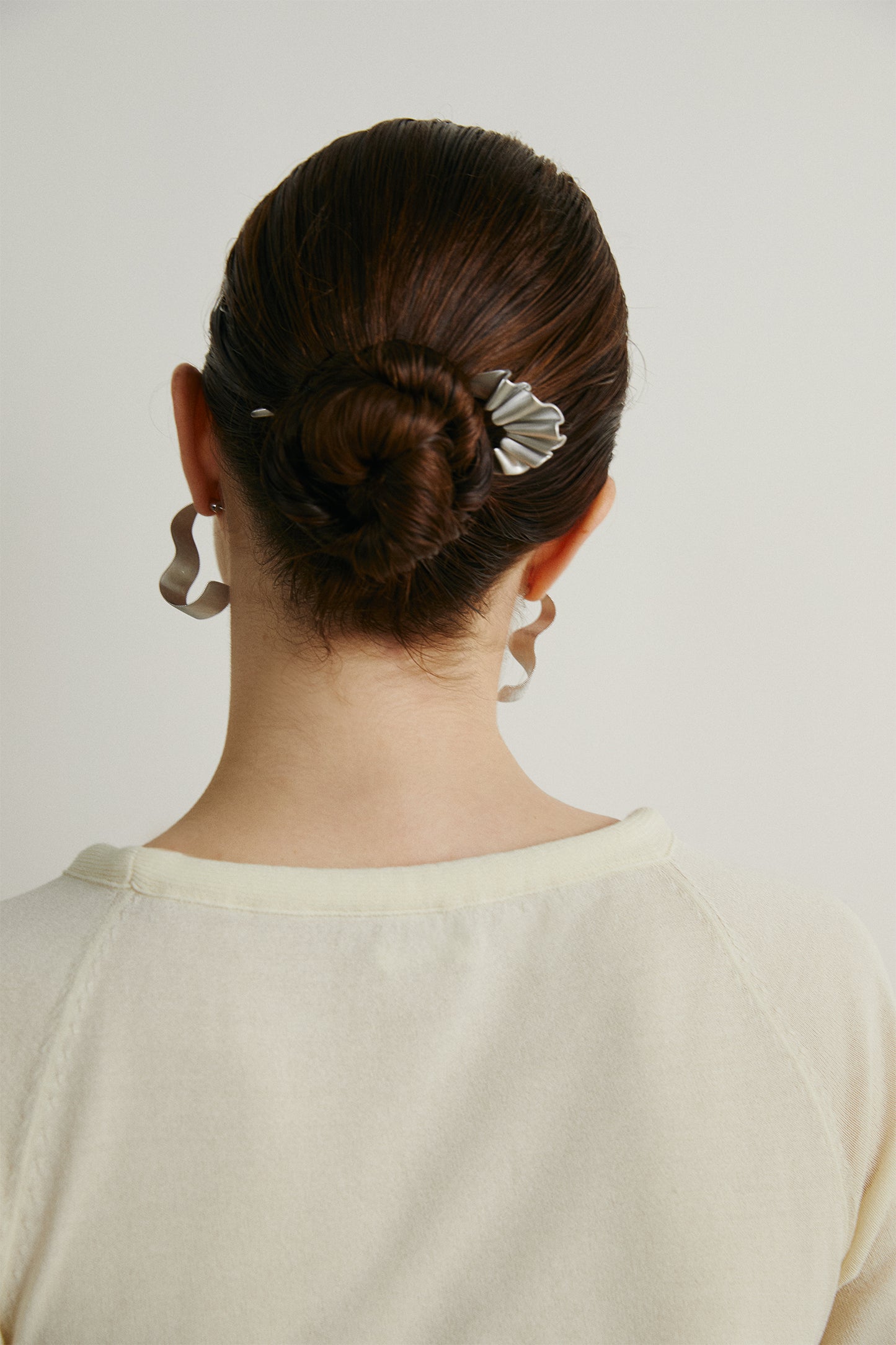 THE U-SHAPED HAIRPIN