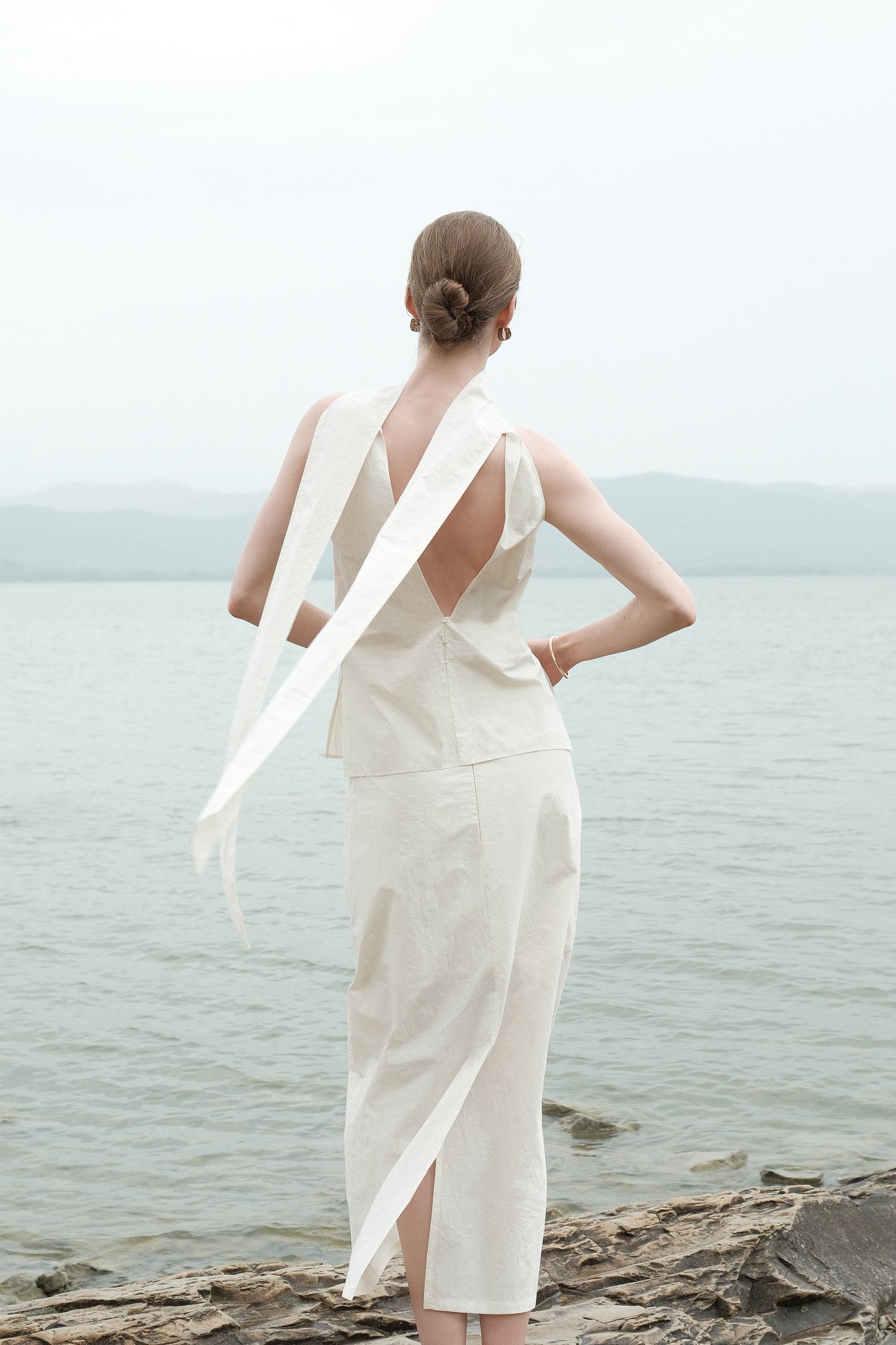 Núbia Beige Blouse with Trailing Tie