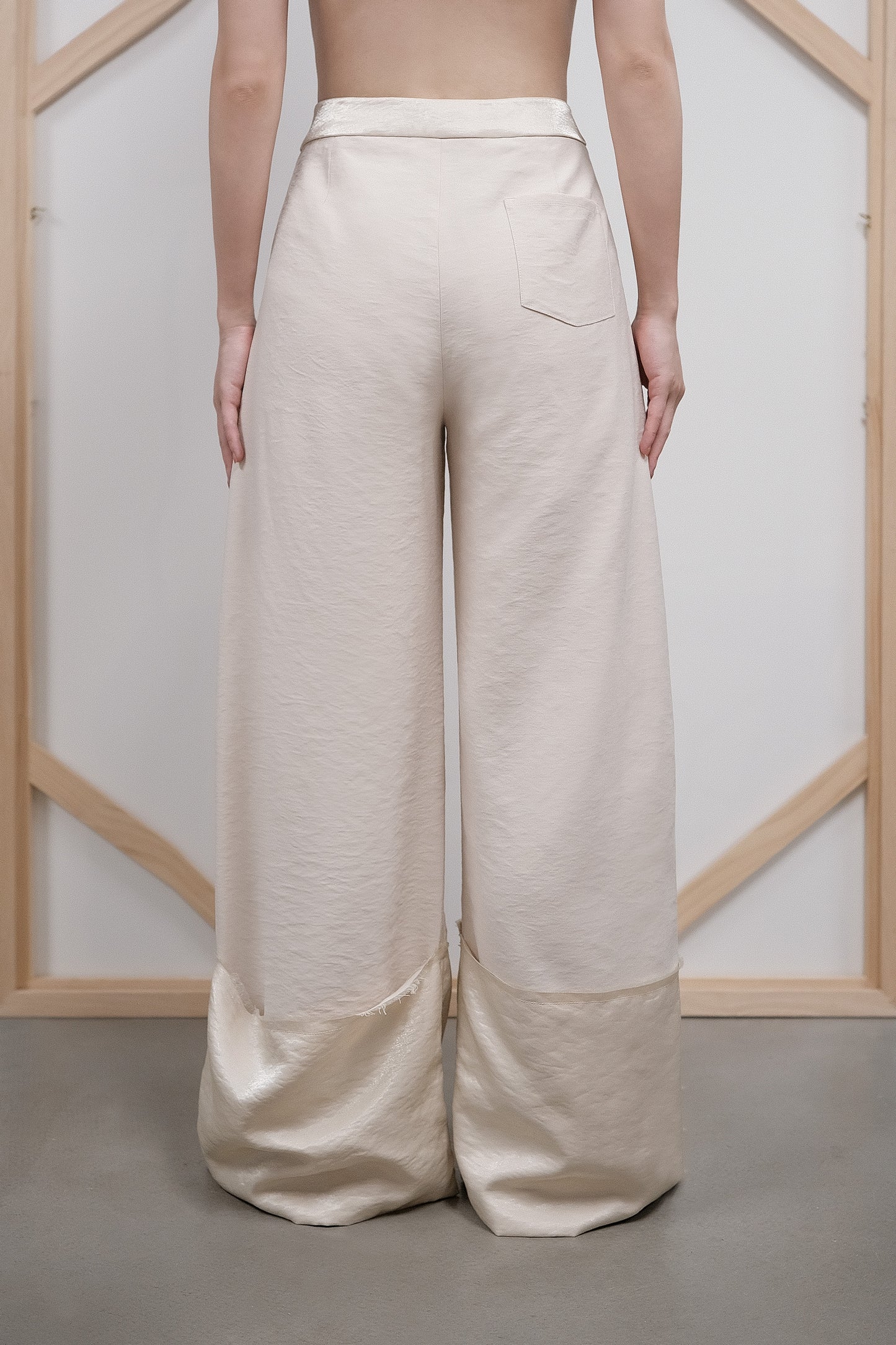 Quésia Beige Frayed Edge Trousers