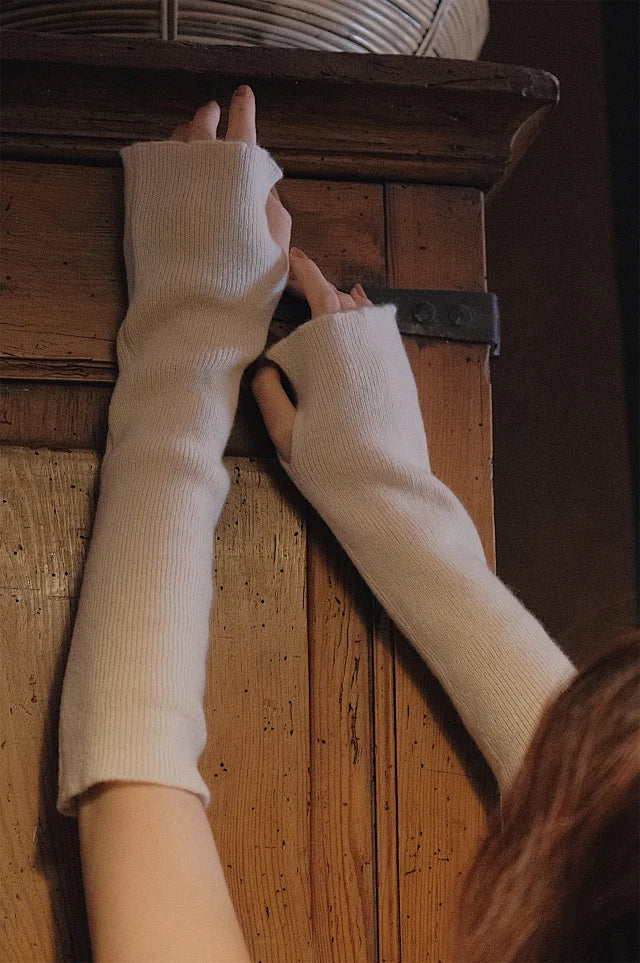 The White Cashmere Gloves