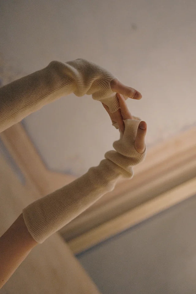 The White Cashmere Gloves