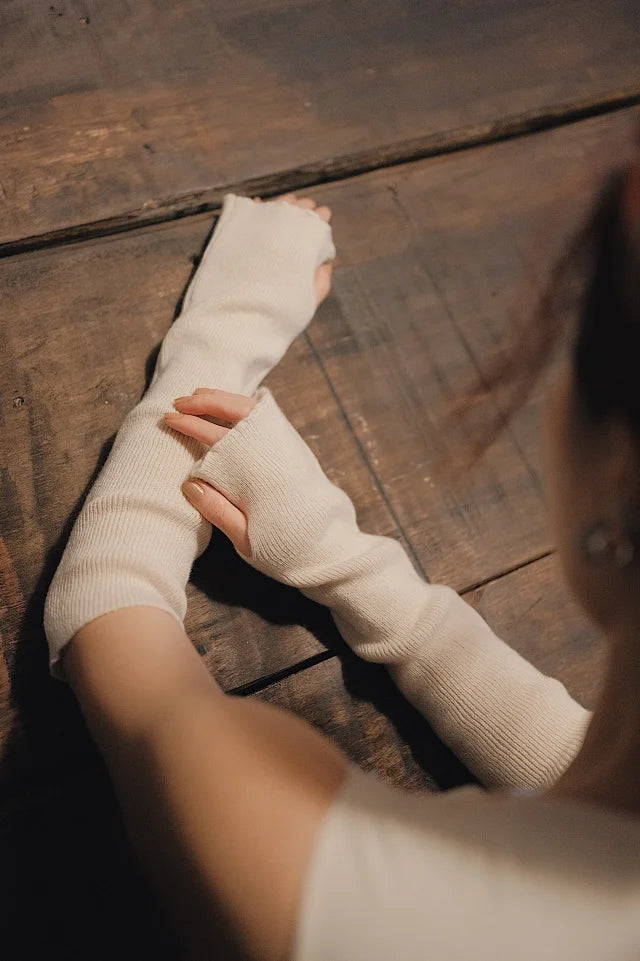 The White Cashmere Gloves